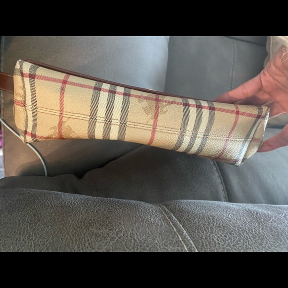 Authentic Burberry bag. Excellent condition. - Picture 6 of 6